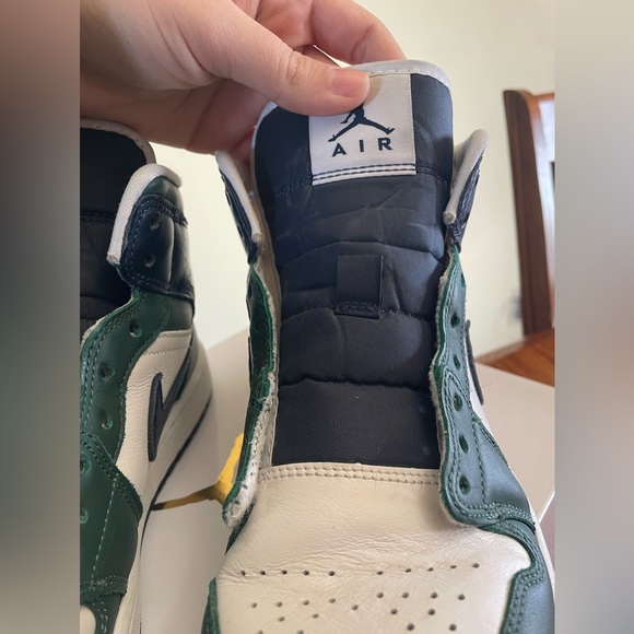 WMNS AIR JORDAN 1 MID SE - Picture 9 of 15